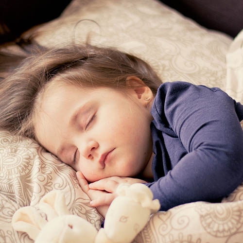  une maman avec son bébé pharmacie Garenne Trivaux